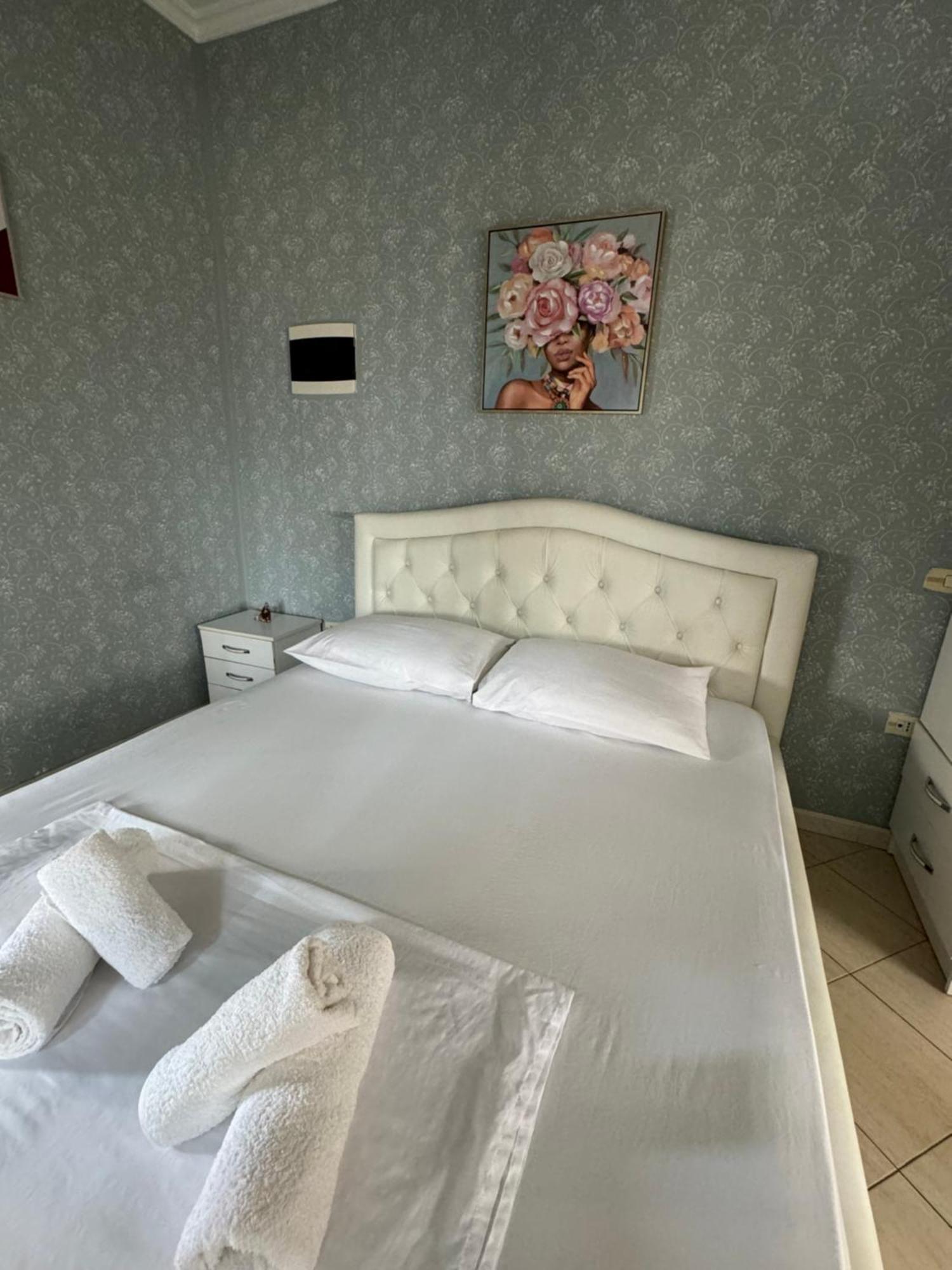 Mirela'S Apartment City Center ติรานา ภายนอก รูปภาพ